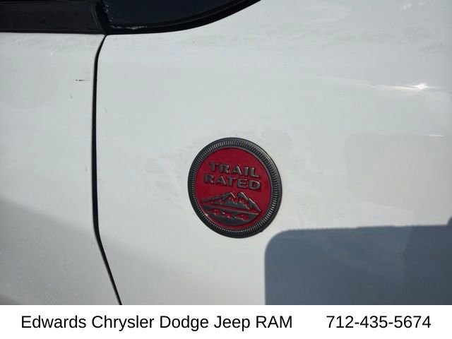 New 2026 Bright White Clear-Coat Exterior Paint Jeep Trailhawk image 12