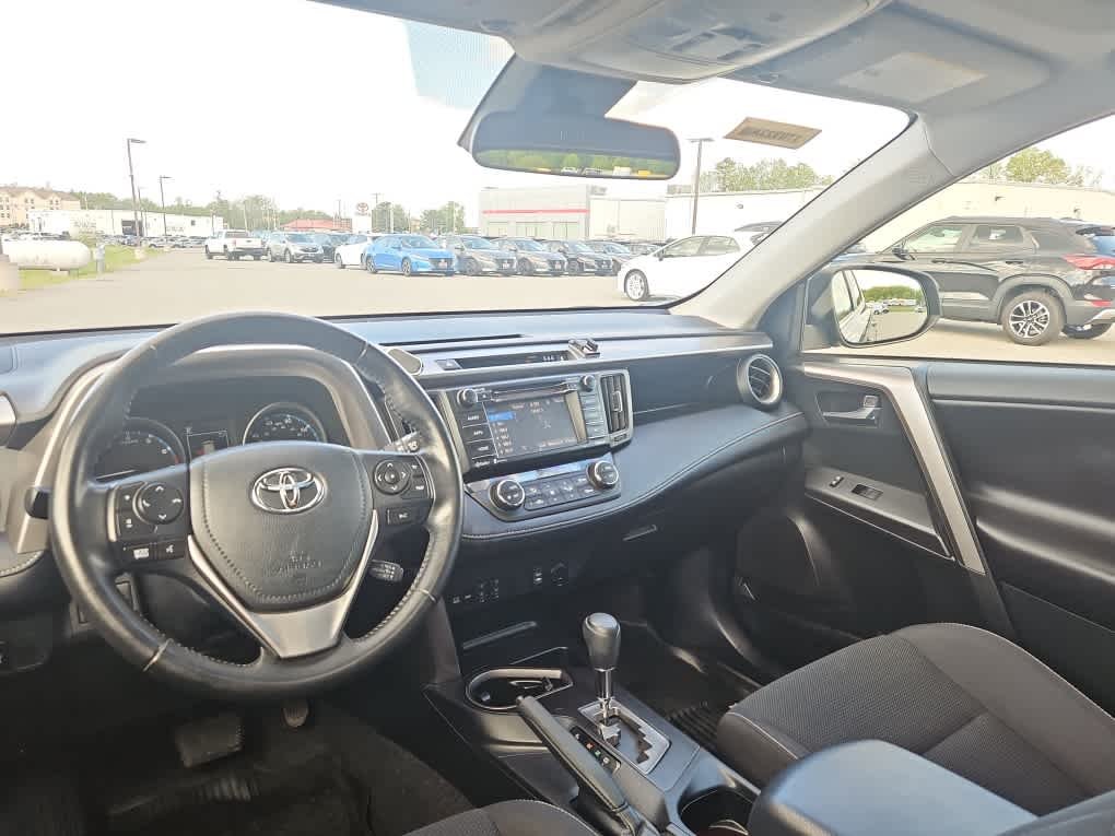 Used 2018 Magnetic Gray Metallic Toyota XLE image 13