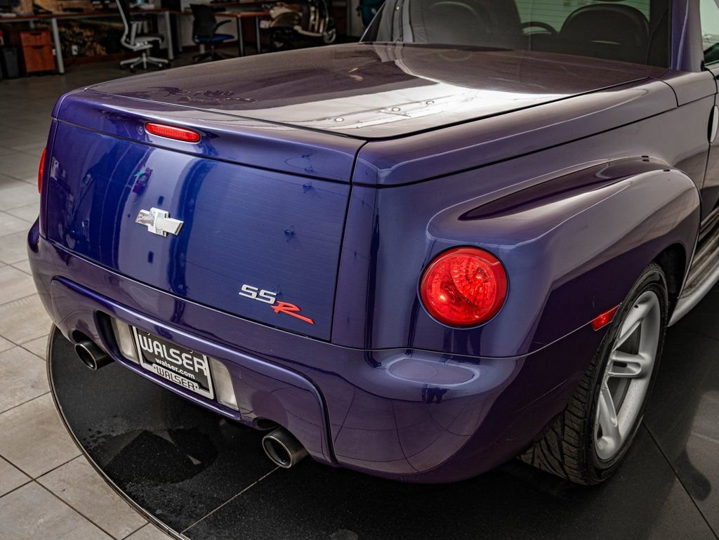 Used 2004 Ultra Violet Metallic Chevrolet  image 10
