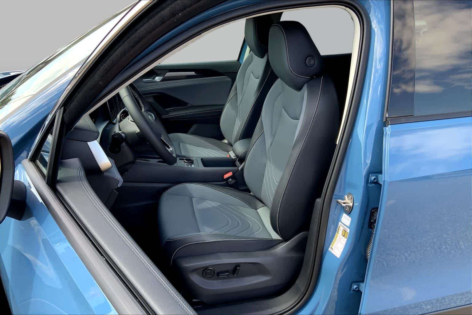 2025 Volkswagen Tiguan SE - Photo 9