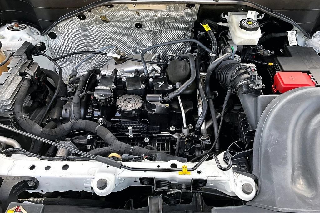 Used 2021 SUMMIT WHITE Buick Essence image 9