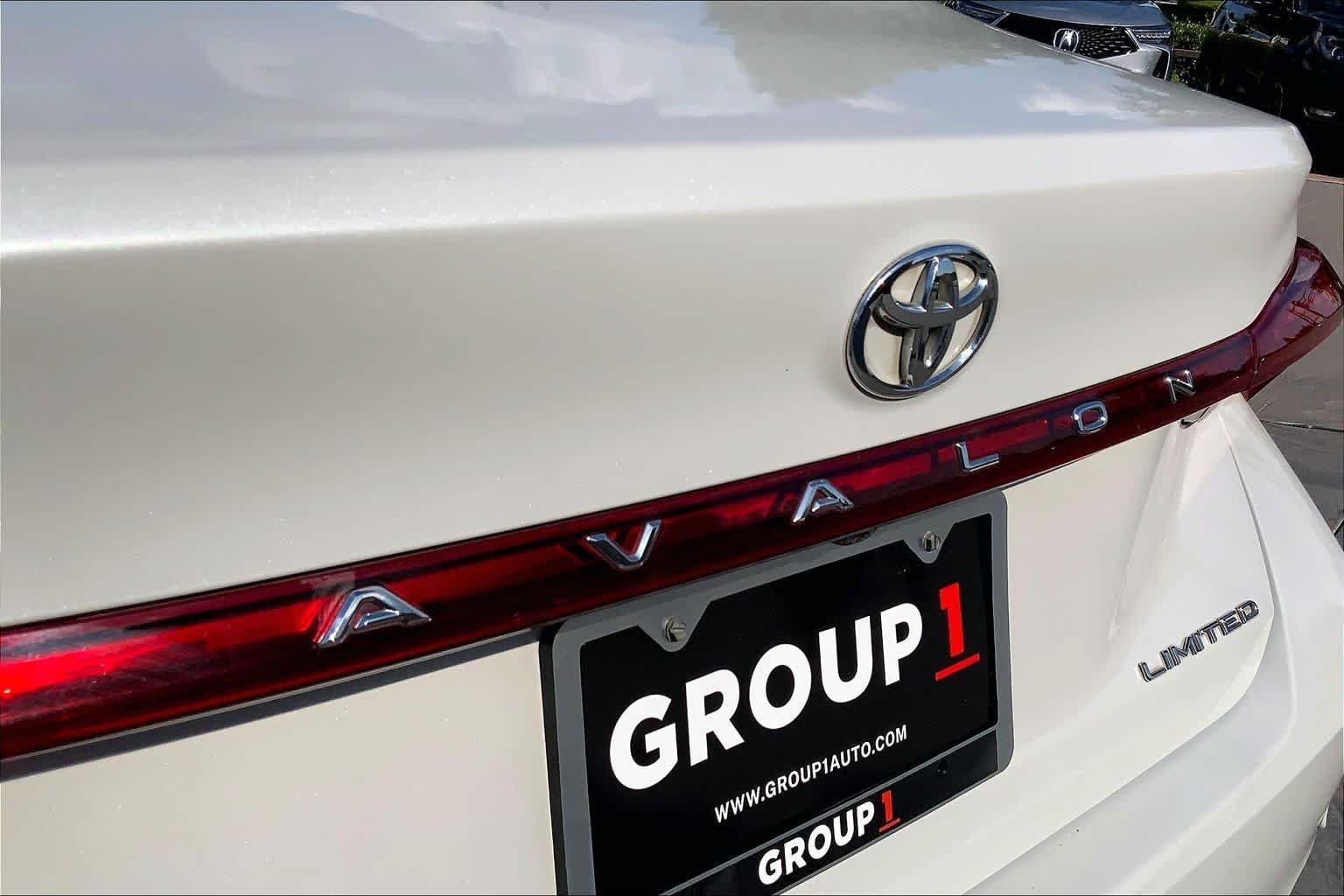 Used 2022 Wind Chill Pearl Toyota Limited image 31