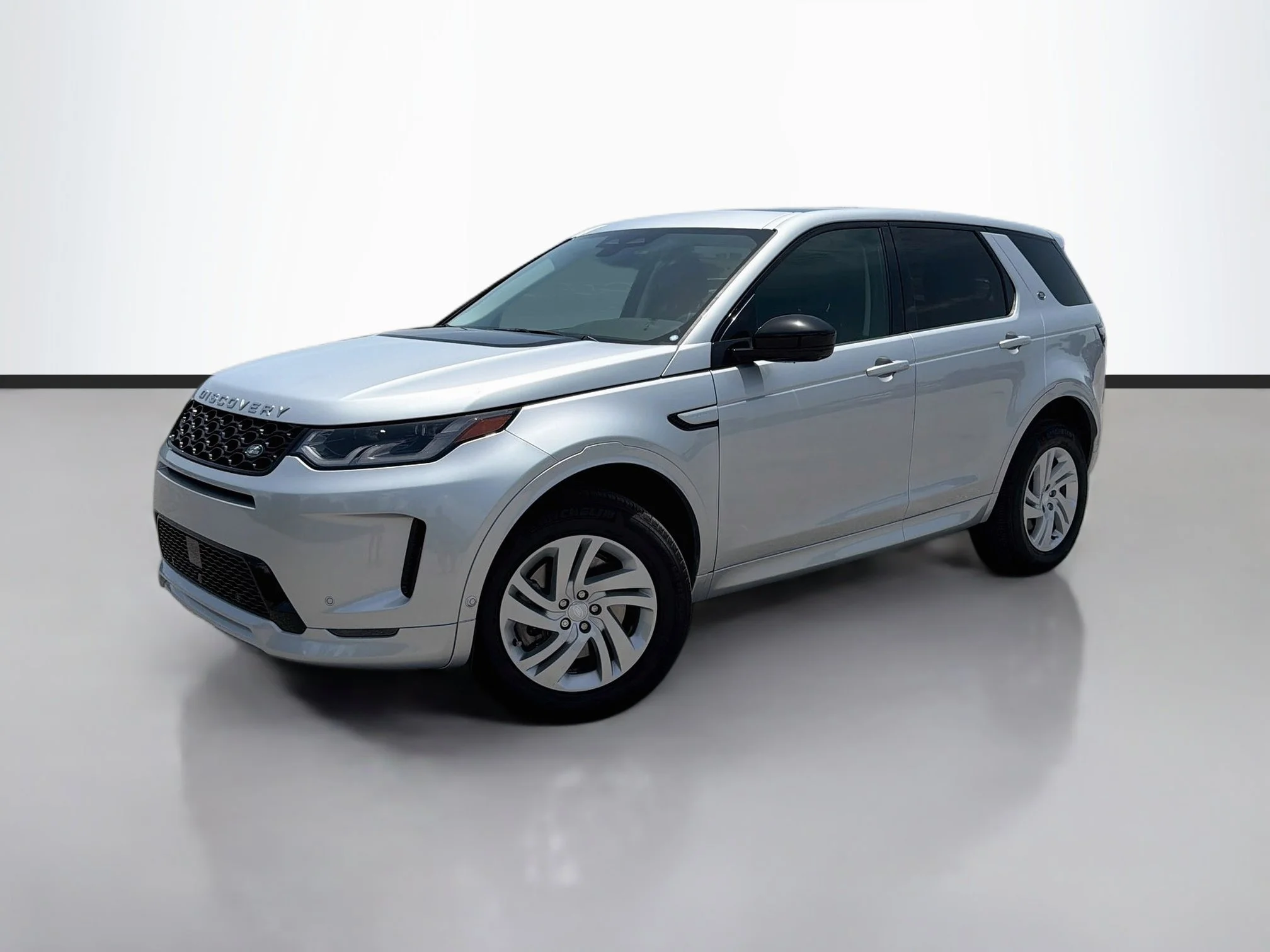 Certified Used 2025 Hakuba Silver Metallic Land Rover S image 1