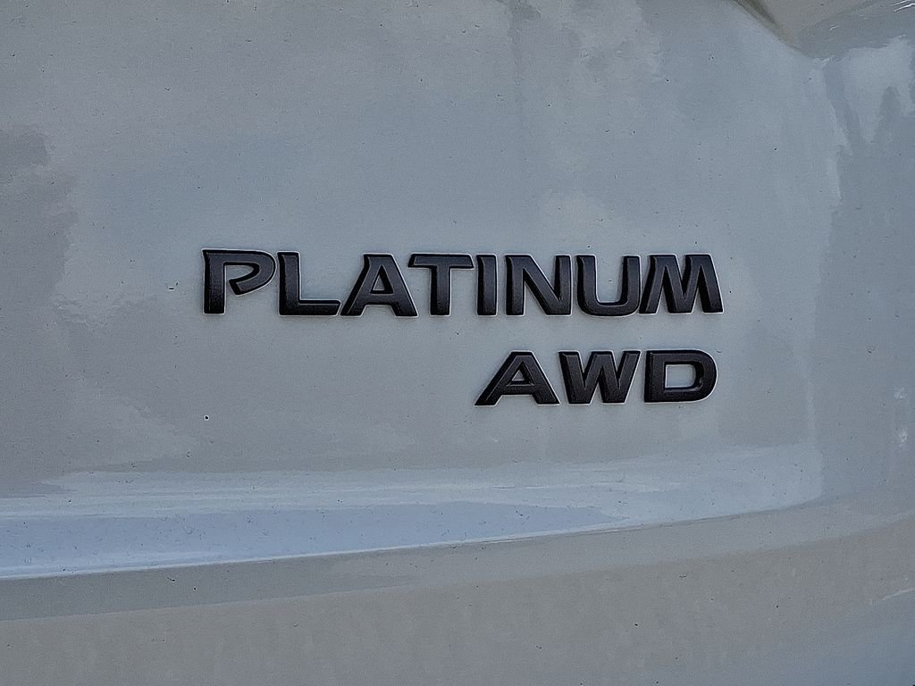 New 2026 Everest White Pearl TriCoat / Super Black Two-tone Nissan Platinum image 6