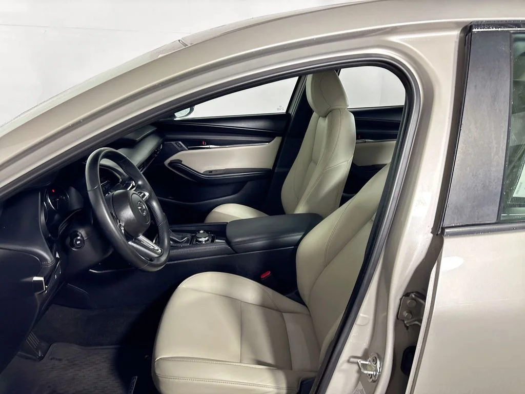 Used 2022 Silver Mazda Preferred image 11