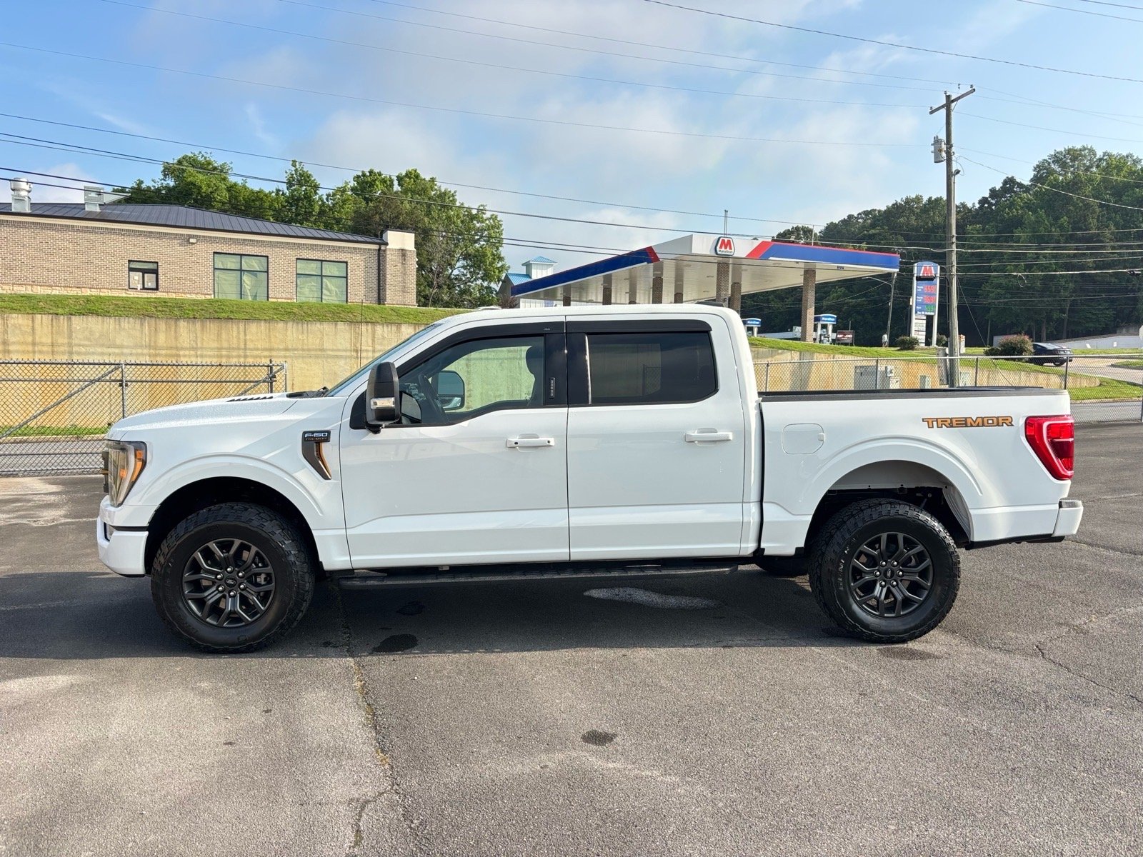 Used 2023 Oxford White Ford Tremor image 4