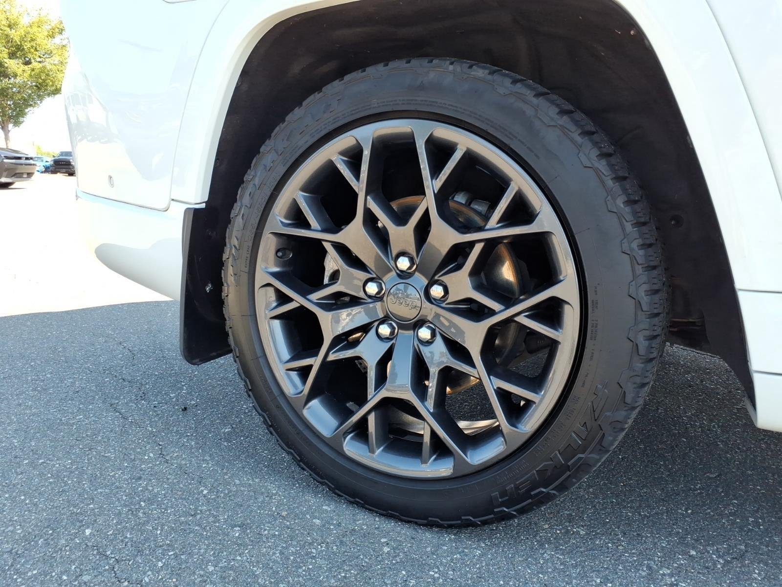 Used 2024 Bright White Clearcoat Jeep Summit image 12
