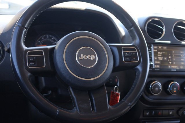 Used 2016 Black Jeep Latitude image 7
