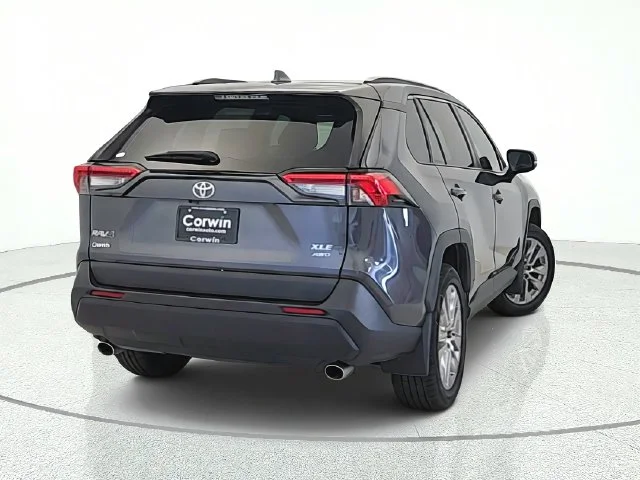 Used 2022 Magnetic Gray Metallic Toyota XLE Premium image 5