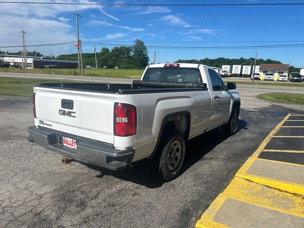 Used 2018  GMC Base image 28