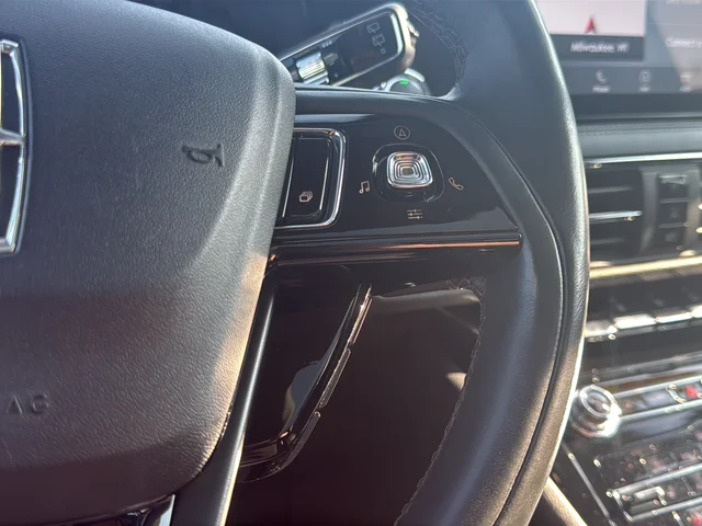 Used 2022 Silver Lincoln Standard image 17