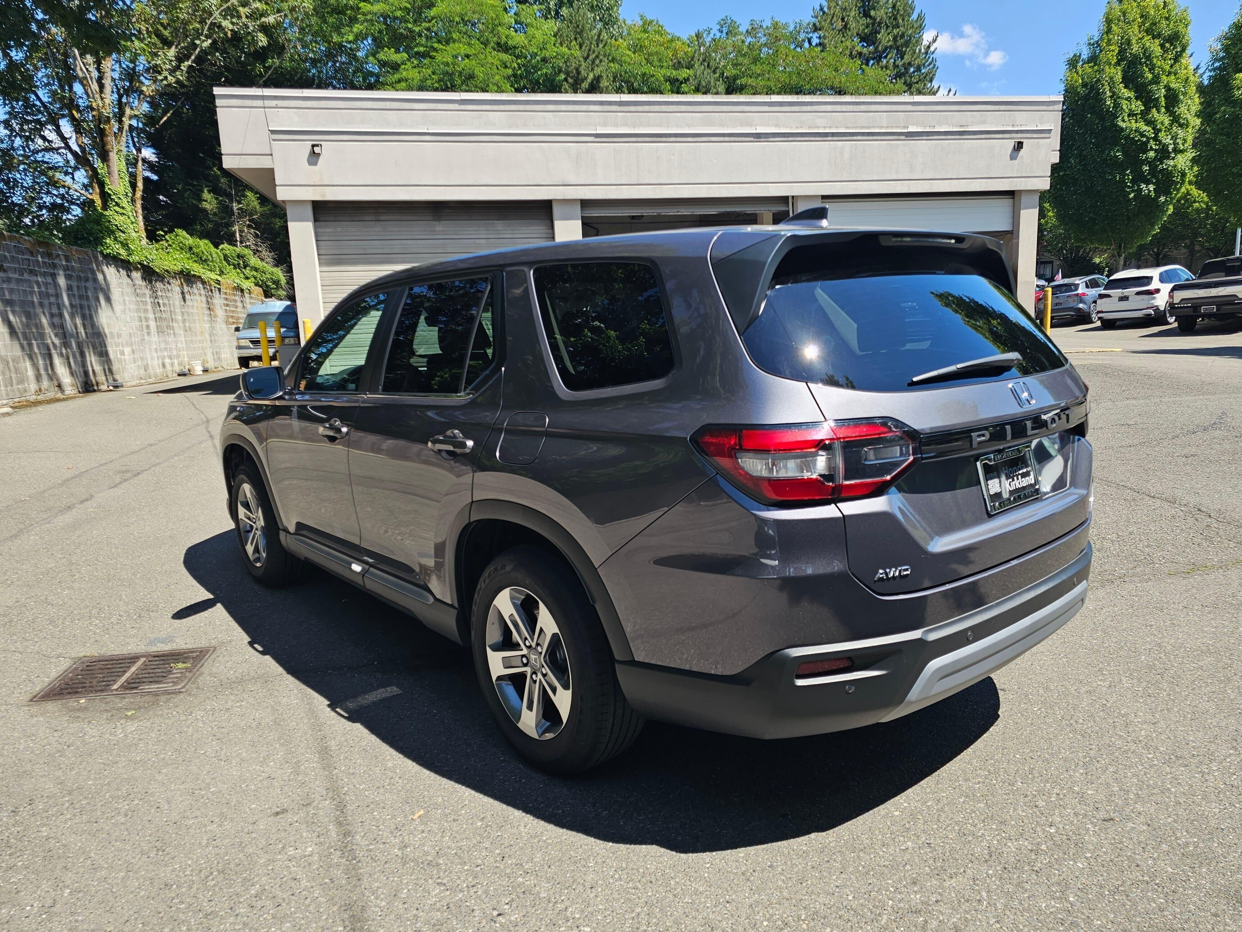 Certified Used 2023 Modern Steel Metallic Honda AWD EX-L image 5