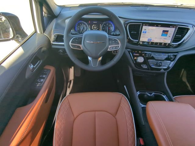 New 2026 Bright White Clear-Coat Exterior Paint Chrysler Pinnacle image 21