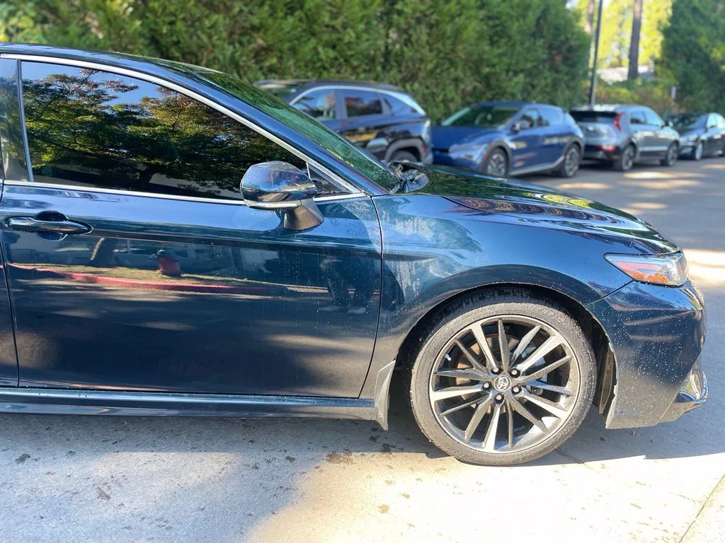 Used 2018 Aqua Toyota XSE V6 image 2