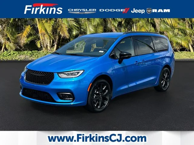 New 2026 Hydro Blue Pearl-Coat Exterior Paint Chrysler Select image 1