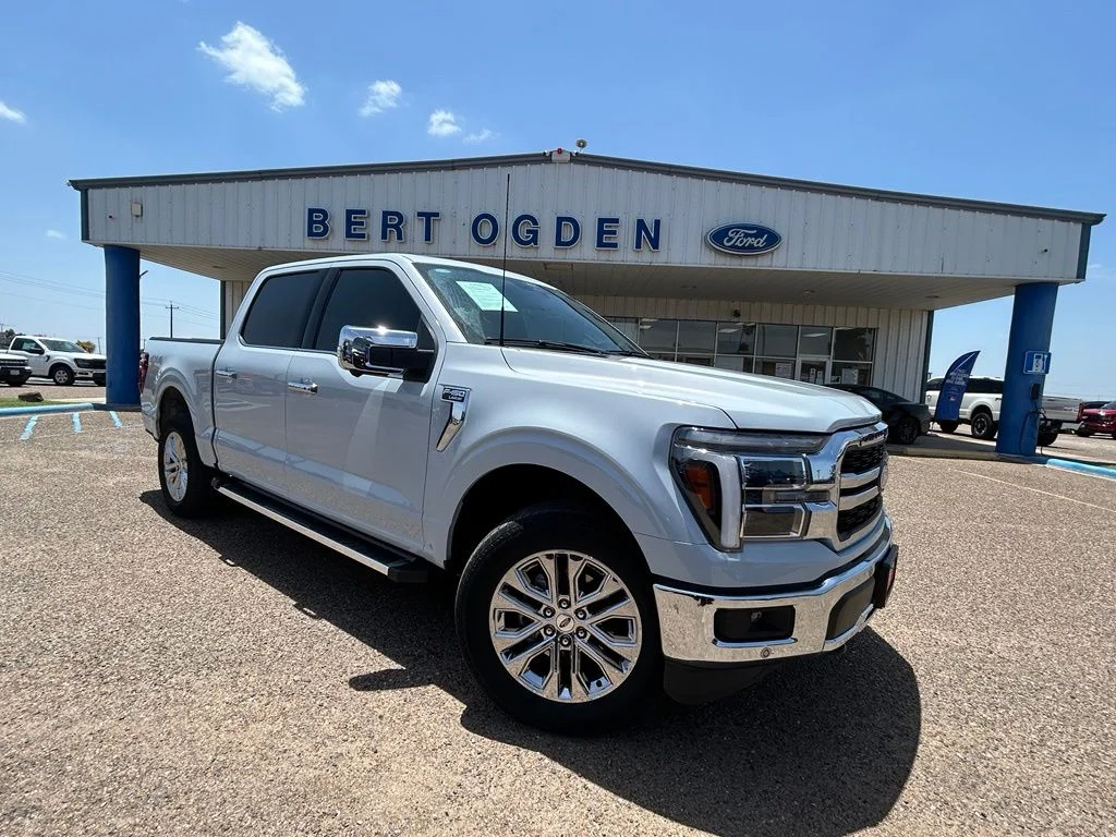 Used 2025 White Ford Lariat image 1