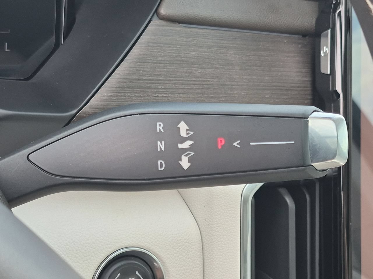 Used 2025 White Frost Tricoat GMC Denali image 15