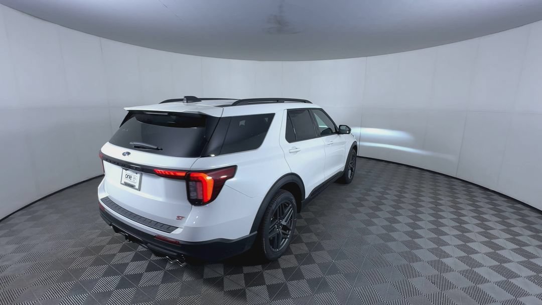 New 2026 Star White Metallic Tri-Coat Ford ST image 8