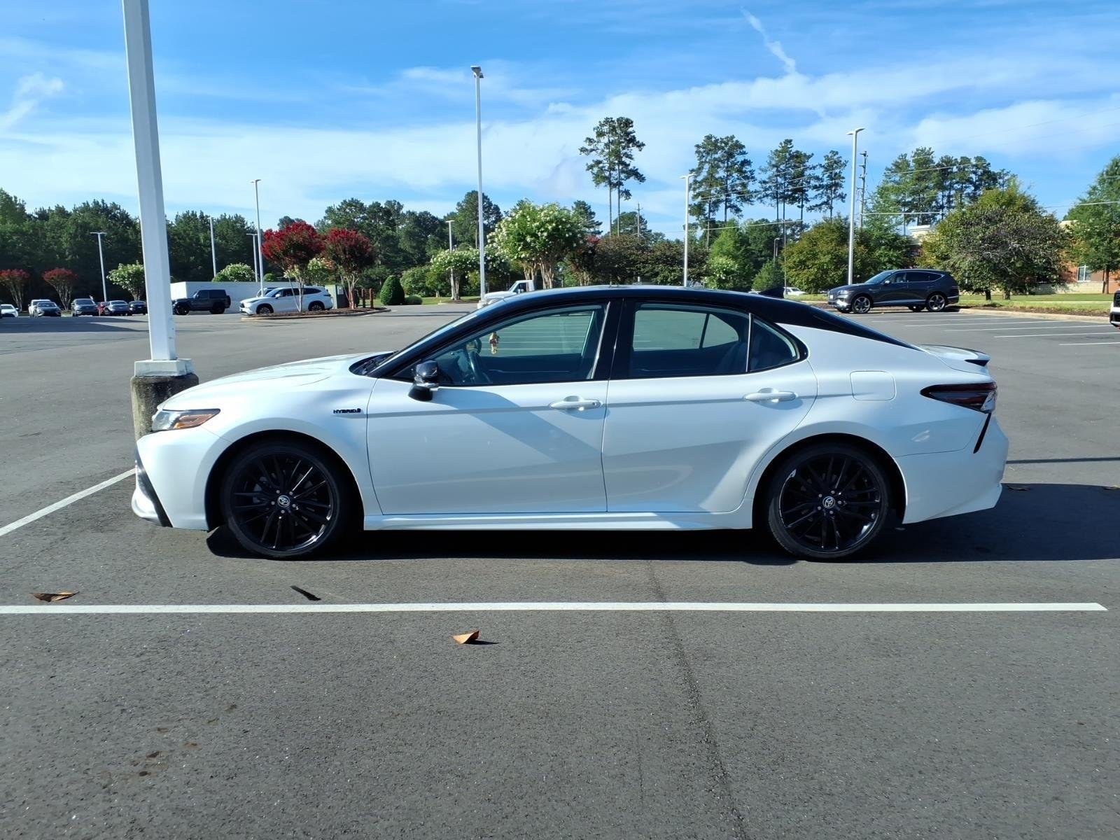 Used 2021 Wind Chill Pearl/Midnight Black Metallic Toyota Hybrid XSE image 2