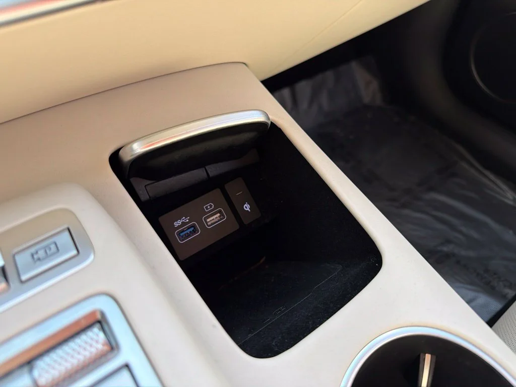 Used 2024 White Genesis 2.5T image 39