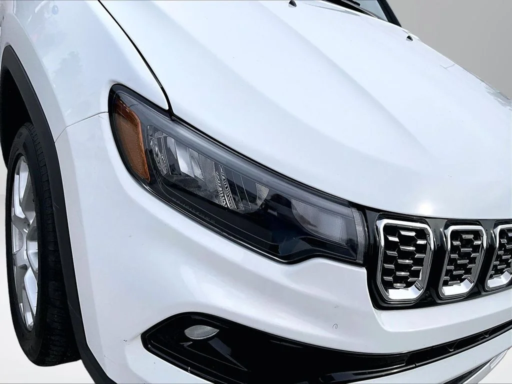 Used 2025 White Jeep Limited image 30