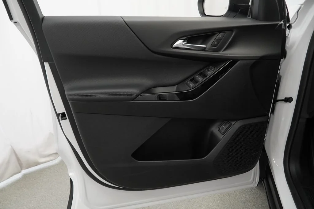 New 2027 Summit White Chevrolet LT image 22