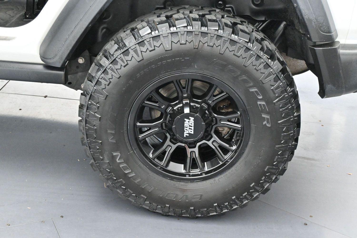 Used 2021 Bright White Clearcoat Jeep Unlimited Islander image 32