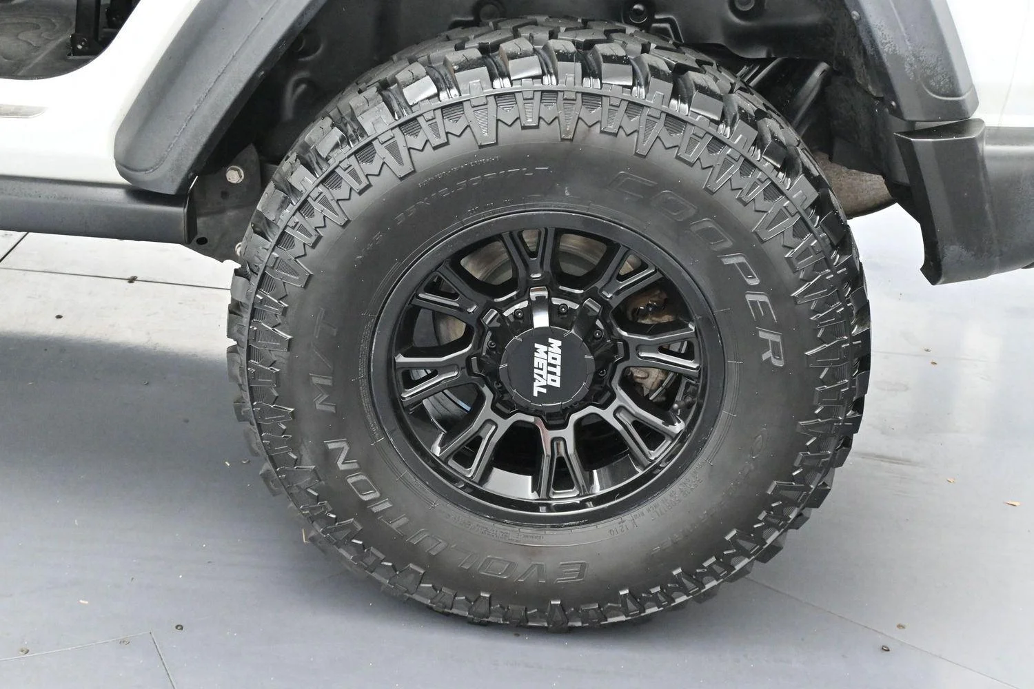 Used 2021 Bright White Clearcoat Jeep Unlimited Islander image 32