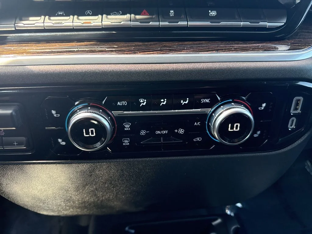 Used 2025 White GMC Elevation image 18