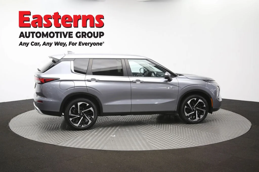Used 2023 Silver Mitsubishi SE image 44