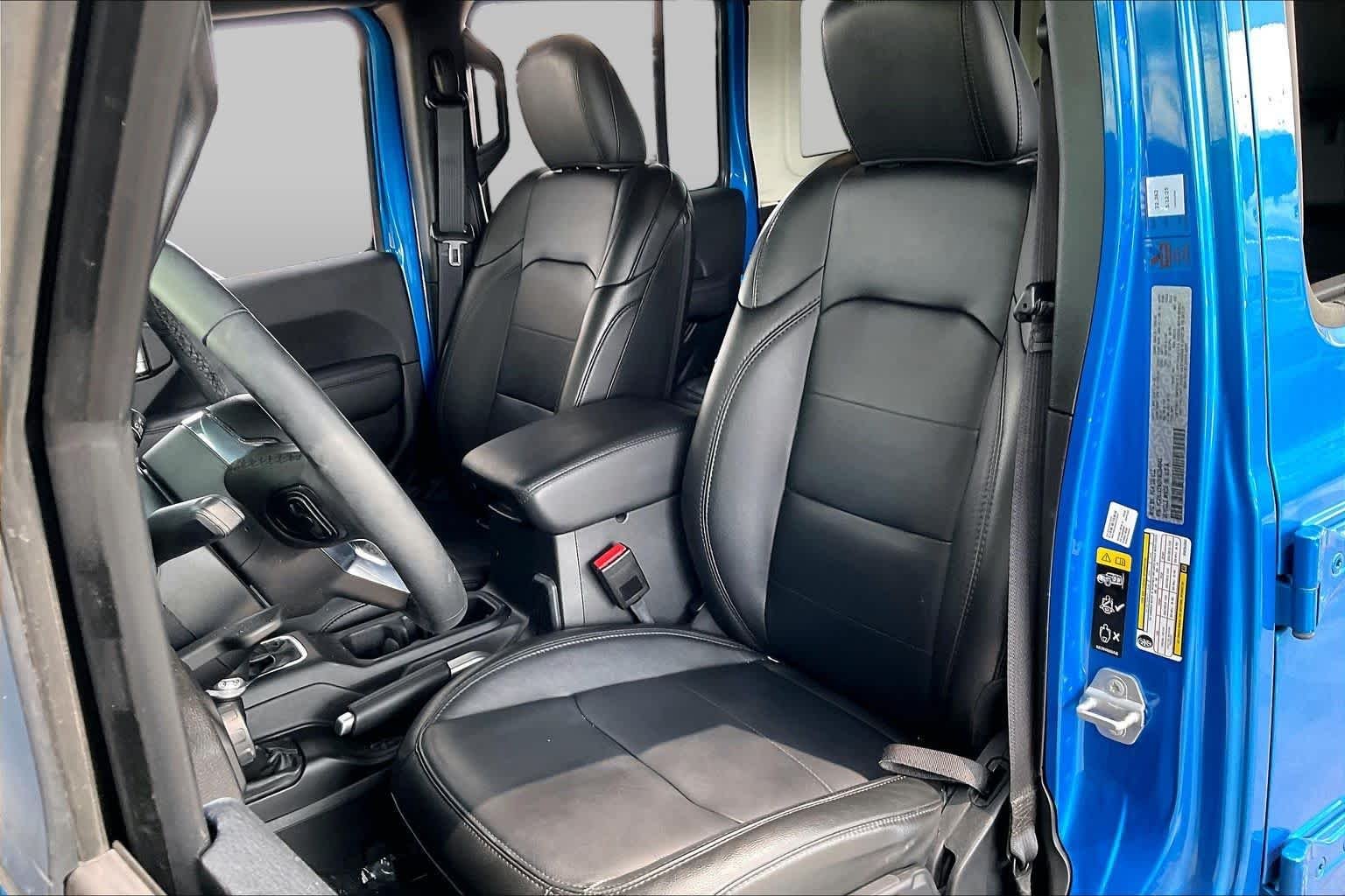 Used 2022 Hydro Blue Pearlcoat Jeep Unlimited Sahara Altitude image 8