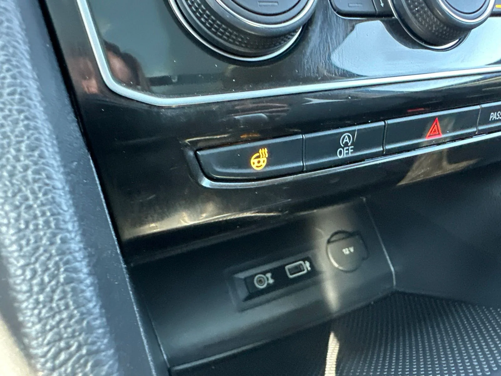 Used 2019 Gray Volkswagen SEL Premium image 78