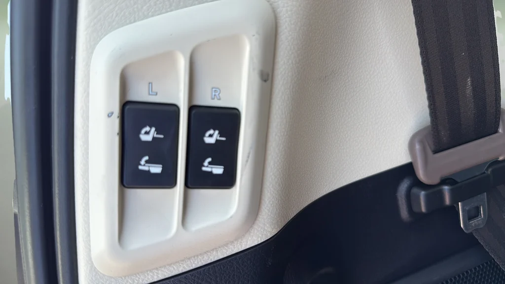 Certified Used 2022  Lexus 460 image 20