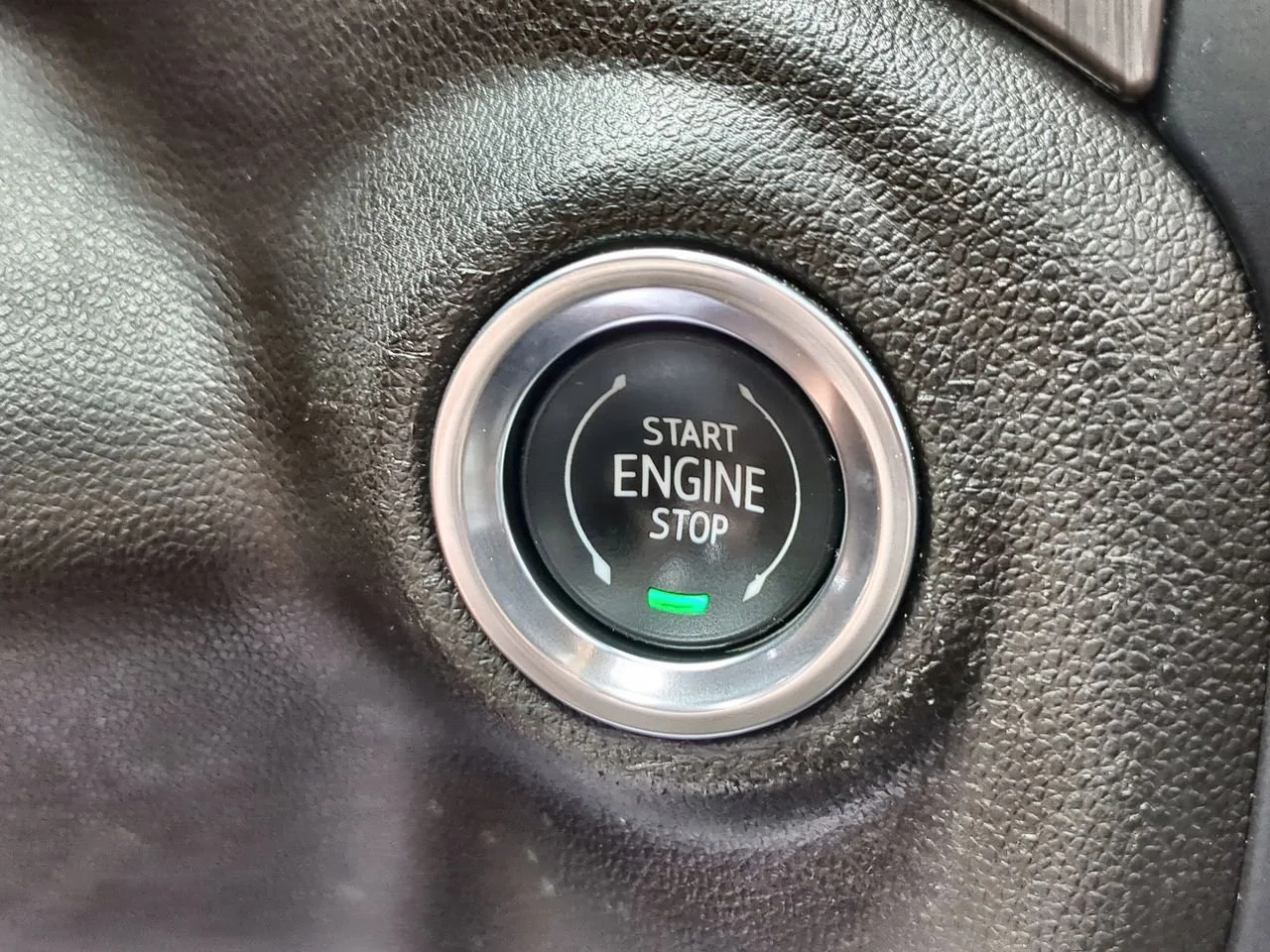 Used 2022 Summit White GMC Denali image 17