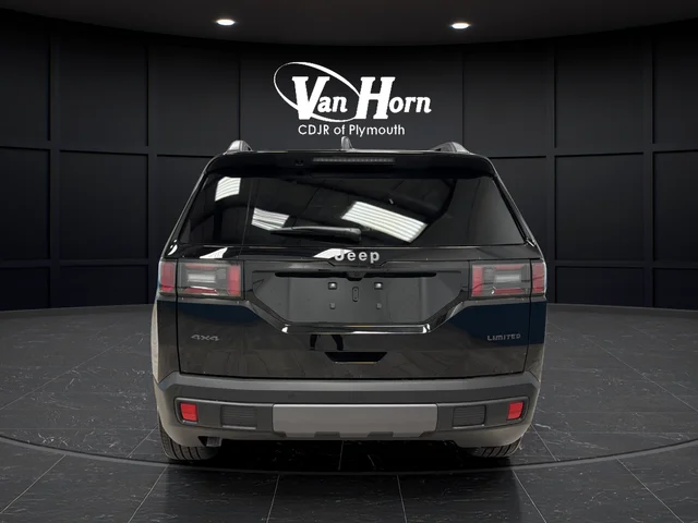 New 2026 Diamond Black Crystal Pearl-Coat Exterior Paint Jeep Limited image 6