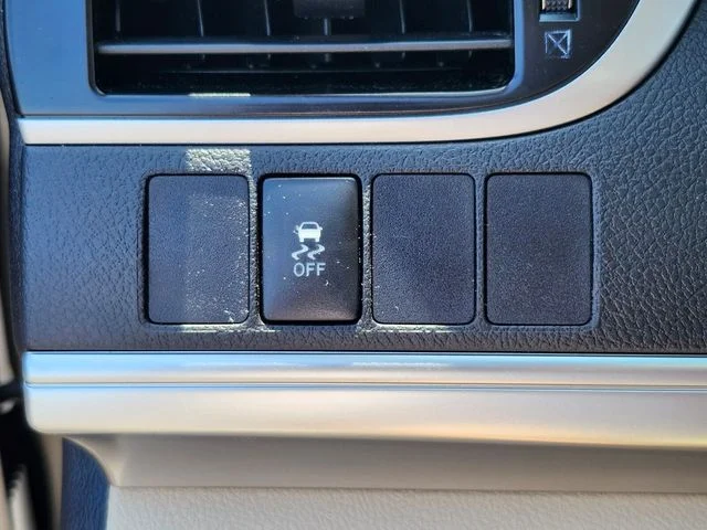 Used 2013 Beige Toyota LE image 37
