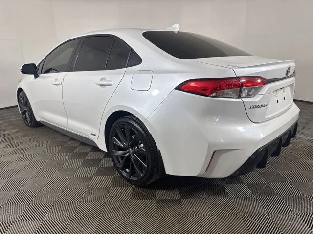 Used 2025 Pearl Toyota SE image 6