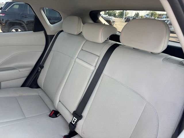 Used 2024 White Hyundai SEL image 8