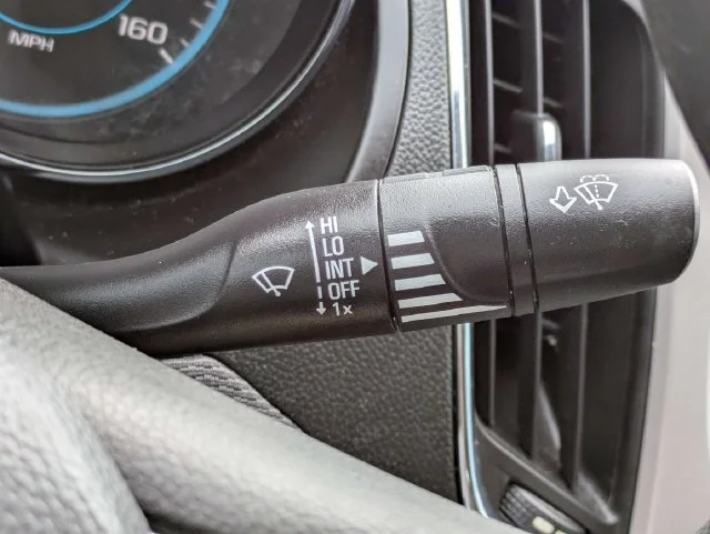 Used 2018 Summit White Chevrolet LS image 24