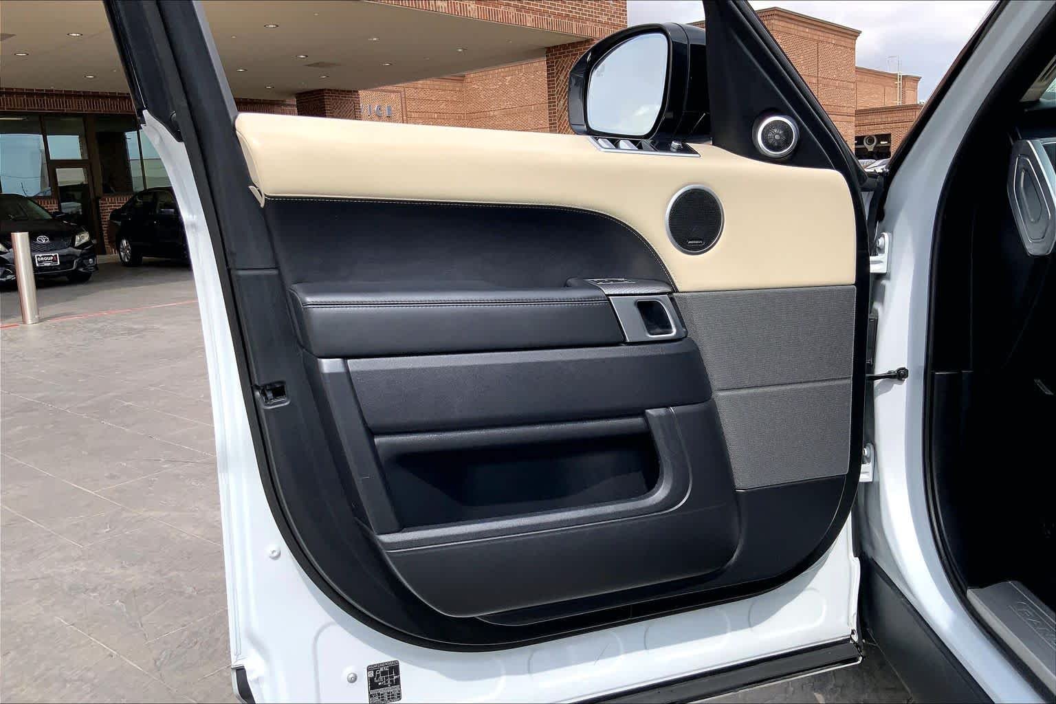 Used 2019 Meribel White Pearl Land Rover Dynamic image 22
