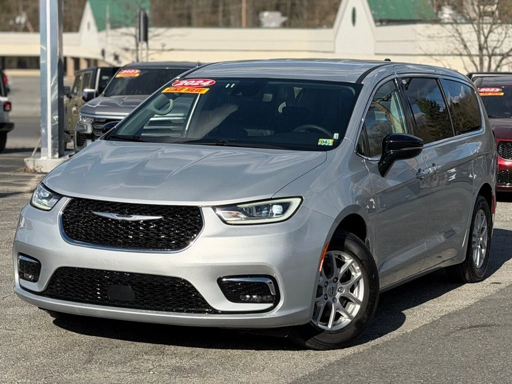 Used 2024 Silver Chrysler Touring L image 1
