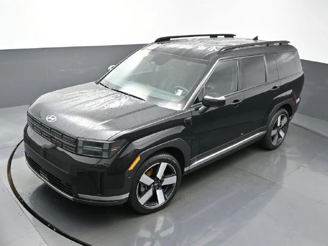 Used 2025 Black Hyundai Limited image 38