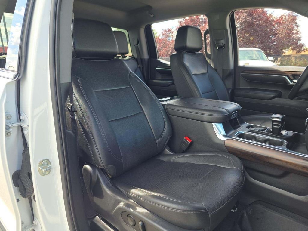 Used 2023 White GMC SLT image 6
