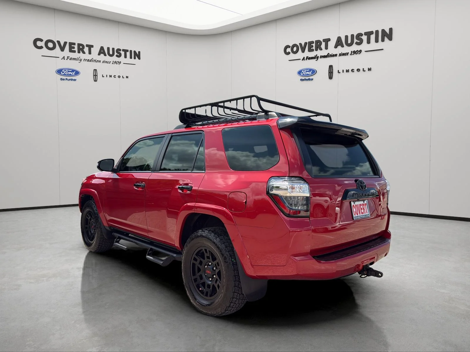 Used 2021 Red Toyota Venture image 3