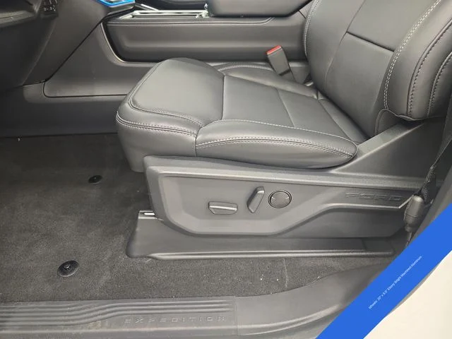 New 2026 Star White Metallic Tri-Coat Ford MAX Platinum® image 43