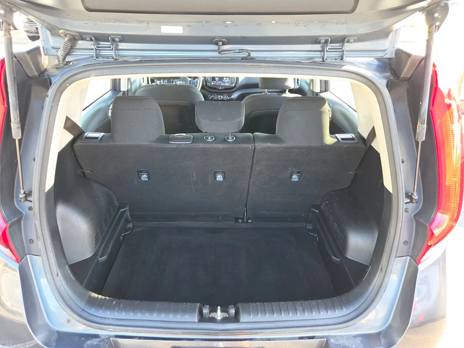 Used 2022 Gray Kia LX image 25