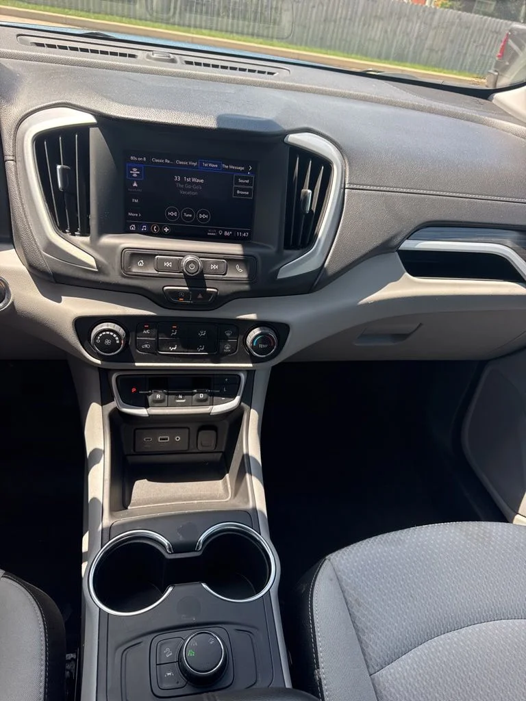 Used 2024 Downpour Metallic GMC SLE image 17