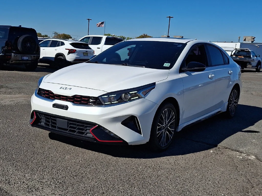 Used 2024 White Kia GT-Line image 5