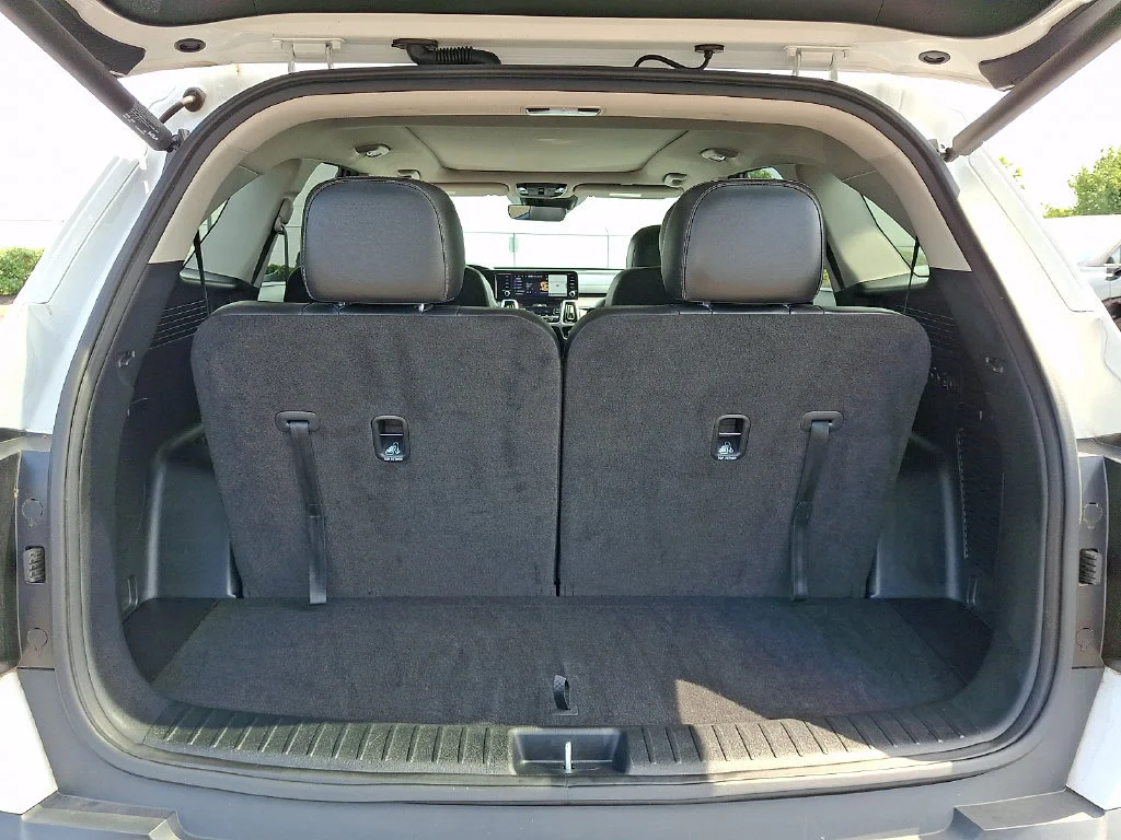 Used 2022 White Kia X-Line EX image 31
