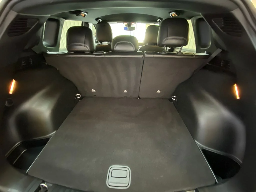 Used 2026 White Jeep Latitude image 30